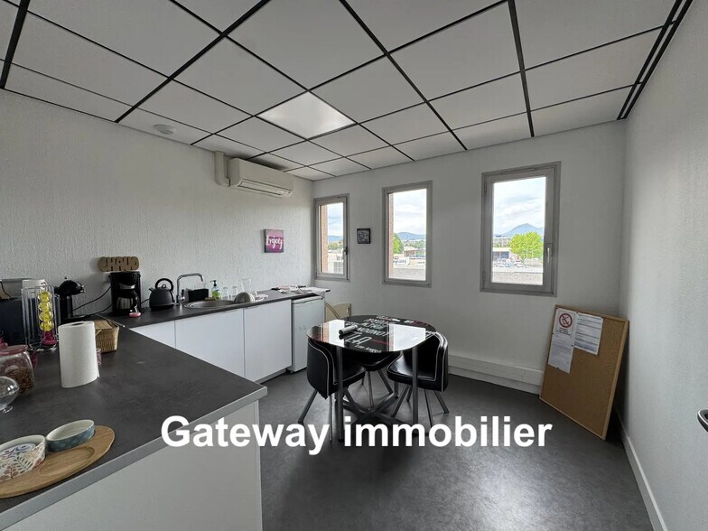Office in Clermont-Ferrand for lease - Building Photo - Image 2 of 10