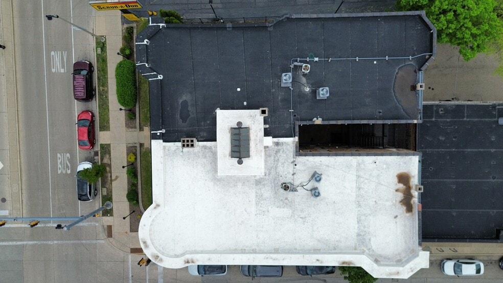 2335 W Wisconsin Ave, Milwaukee, WI for sale - Building Photo - Image 3 of 16