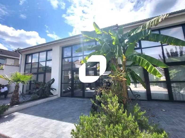 Office in Arcueil for lease - Building Photo - Image 1 of 8