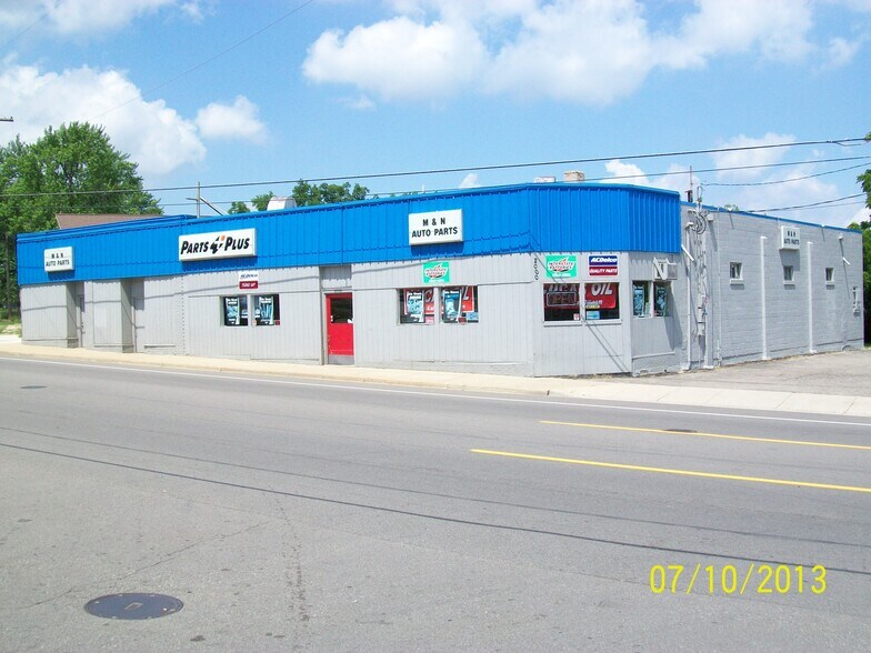 2000 Corunna Rd, Flint, MI for sale - Primary Photo - Image 1 of 1