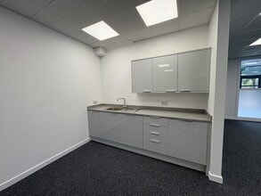 Ruddington Ln, Nottingham for lease Interior Photo- Image 2 of 2