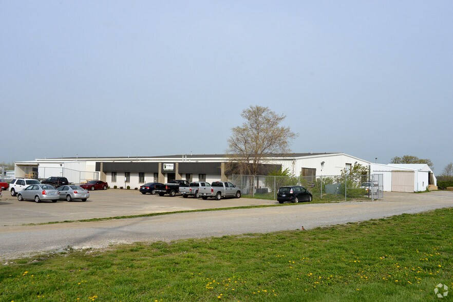 2926 Atlas Dr, Erlanger, KY for lease - Primary Photo - Image 1 of 7