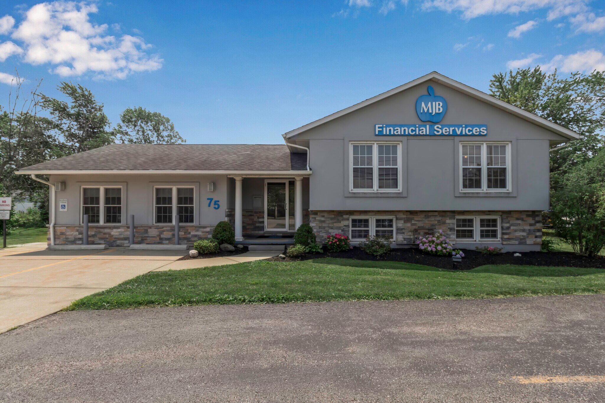 75 Maple Rd, Williamsville, NY for sale Building Photo- Image 1 of 1