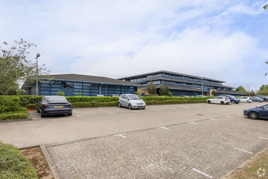 Chalkdell Dr, Milton Keynes for lease - Primary Photo - Image 2 of 3