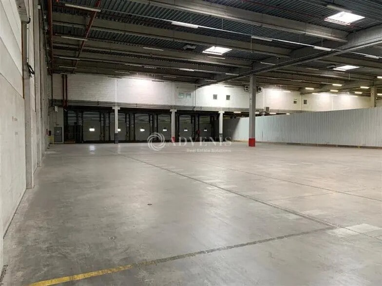 Industrial in Mer for lease - Interior Photo - Image 2 of 5