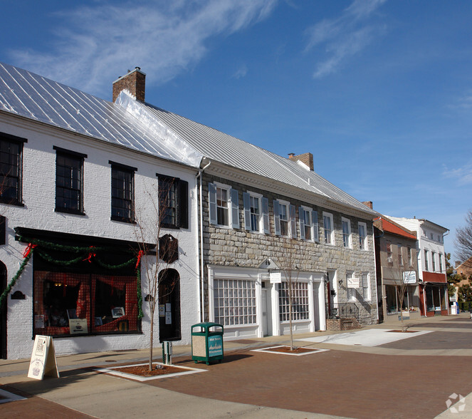 117-121 S Loudoun St, Winchester, VA for lease - Primary Photo - Image 1 of 3