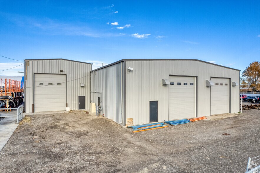 3348 58th Ave SE, Calgary, AB for sale - Primary Photo - Image 1 of 1