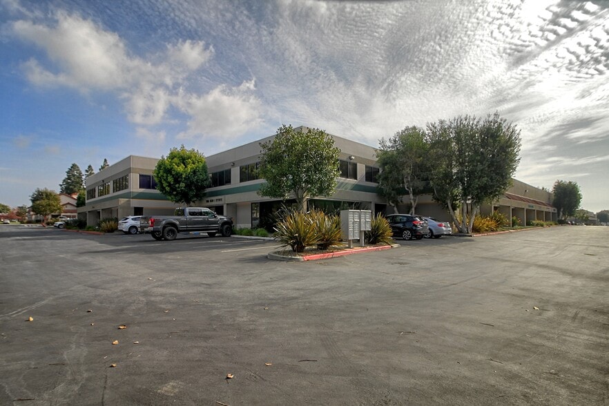 4572 Telephone Rd, Ventura, CA for lease - Building Photo - Image 1 of 21