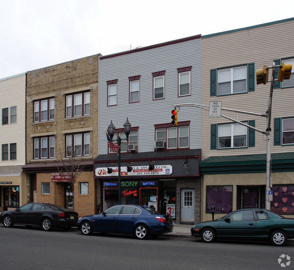 395 Broadway, Bayonne, NJ 07002