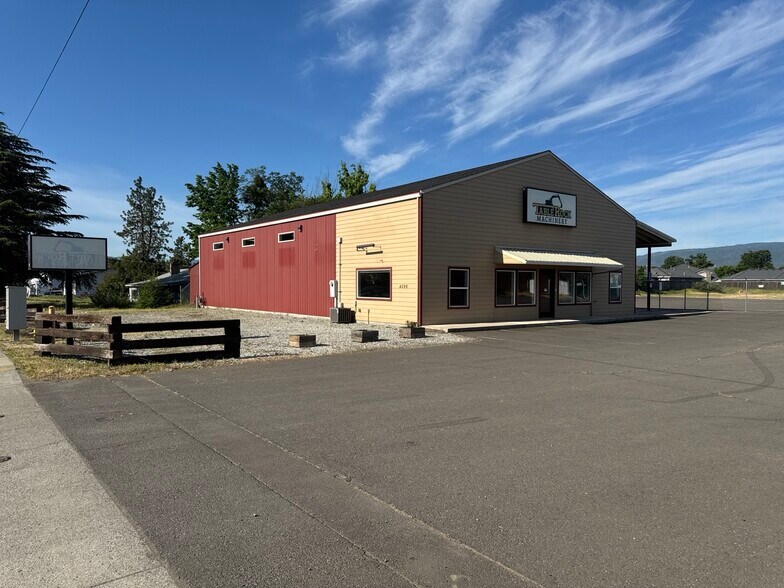 4399 Table Rock Rd, Central Point, OR for sale - Building Photo - Image 1 of 1