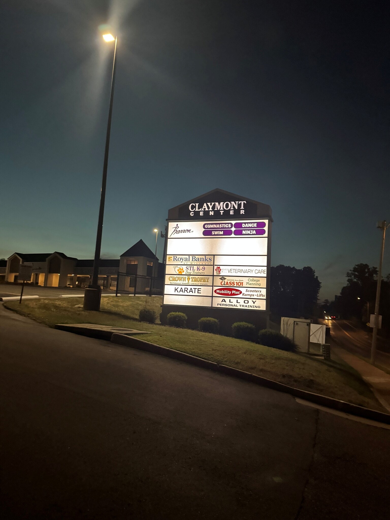 15425-15495 Clayton Rd, Ballwin, MO for lease Building Photo- Image 1 of 9