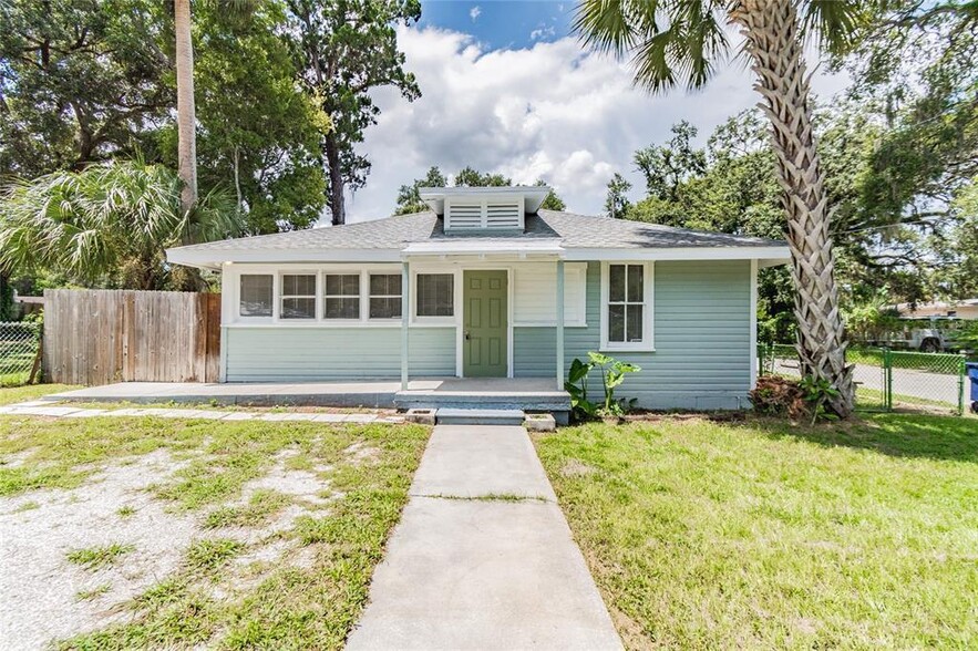 7810 N Van Dyke Plz, Tampa, FL for sale - Primary Photo - Image 2 of 10