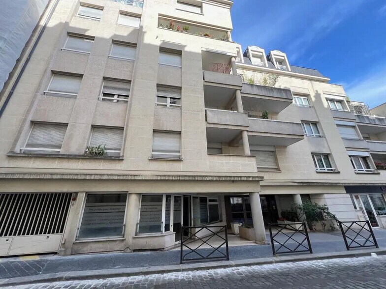 Office in Paris for lease - Building Photo - Image 1 of 4