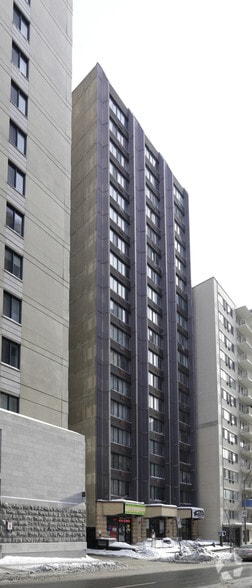 2285 Rue Saint-Mathieu, Montréal, QC for sale - Primary Photo - Image 1 of 1