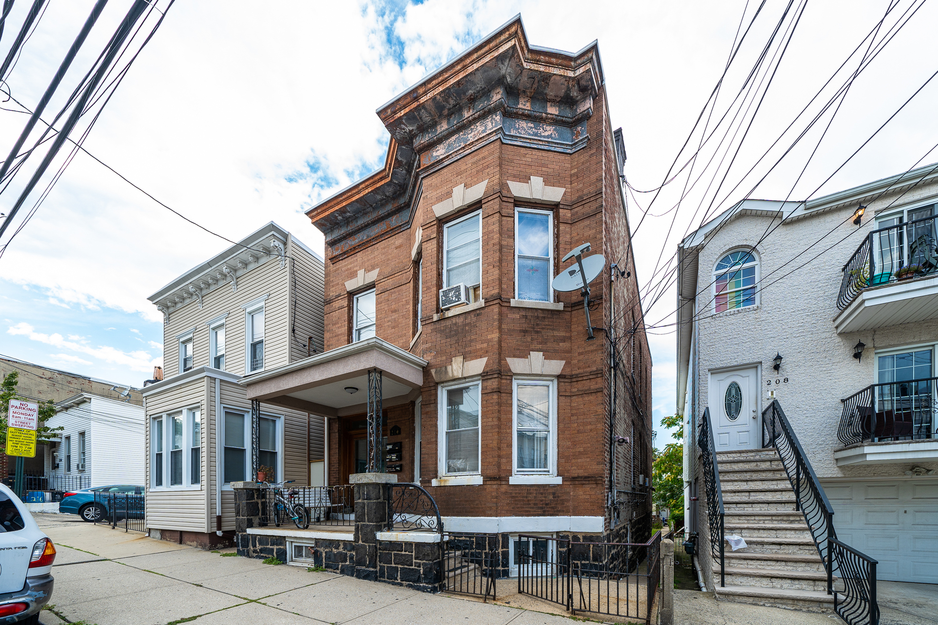 210 68th St, Guttenberg, NJ for sale Primary Photo- Image 1 of 1