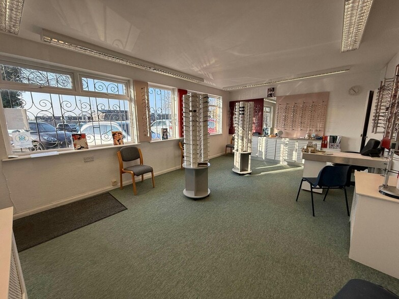 63-65 London Rd, Waterlooville for sale - Building Photo - Image 3 of 18