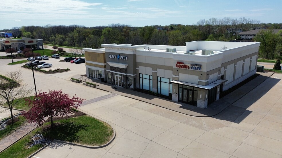 4201 Elmore Ave, Davenport, IA for lease - Building Photo - Image 3 of 8