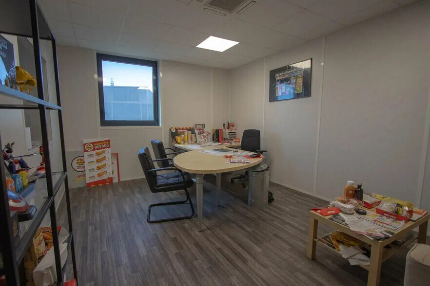 Office in Rousset for lease - Interior Photo - Image 3 of 7