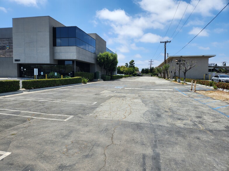 2821 Bristol St, Costa Mesa, CA for lease - Building Photo - Image 2 of 10