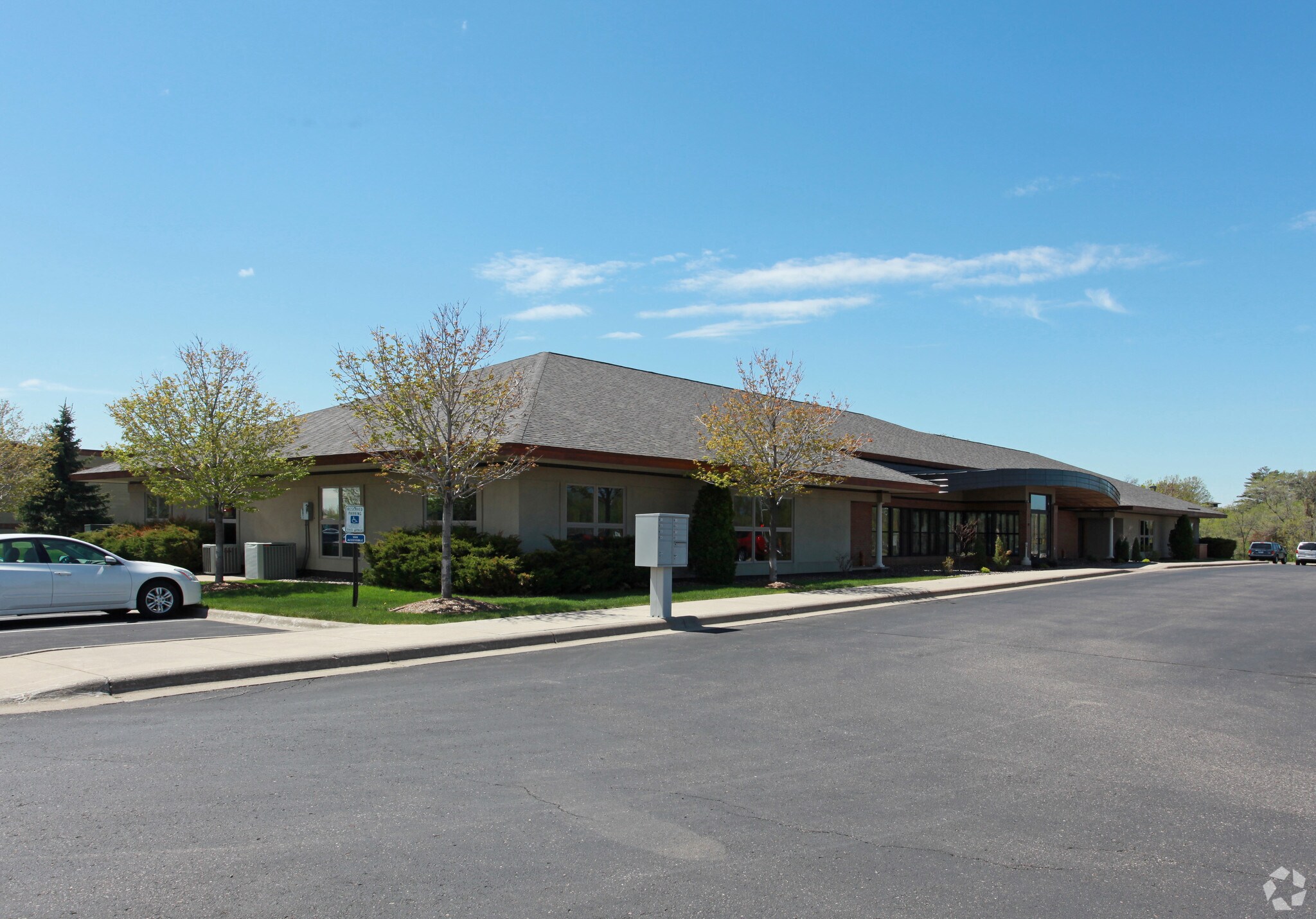 1200 Crestview Dr, Hudson, WI for sale Primary Photo- Image 1 of 1