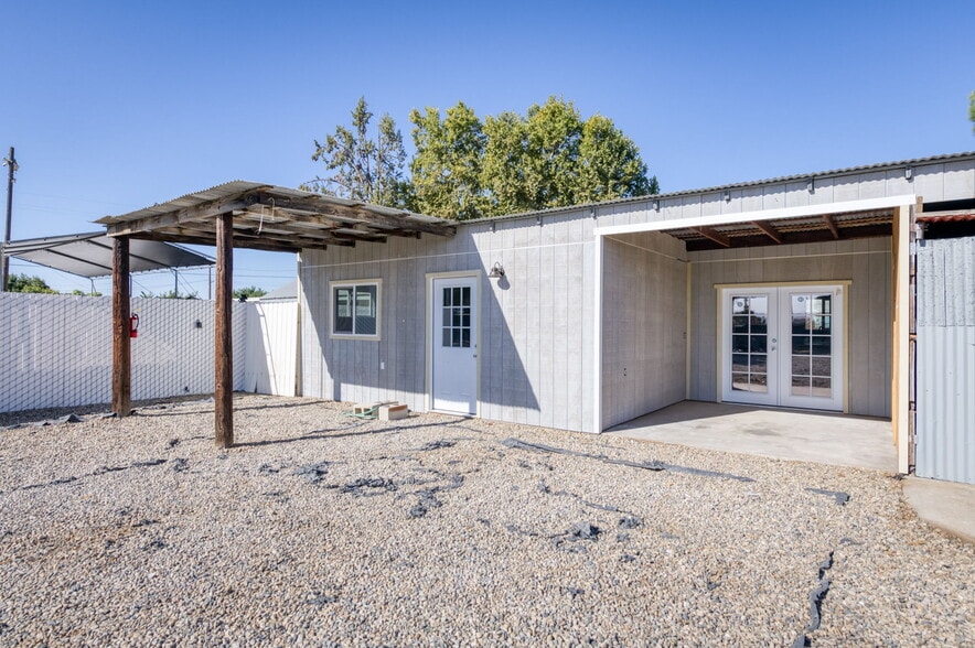 12712 E McKinley Ave, Sanger, CA for lease - Building Photo - Image 1 of 27