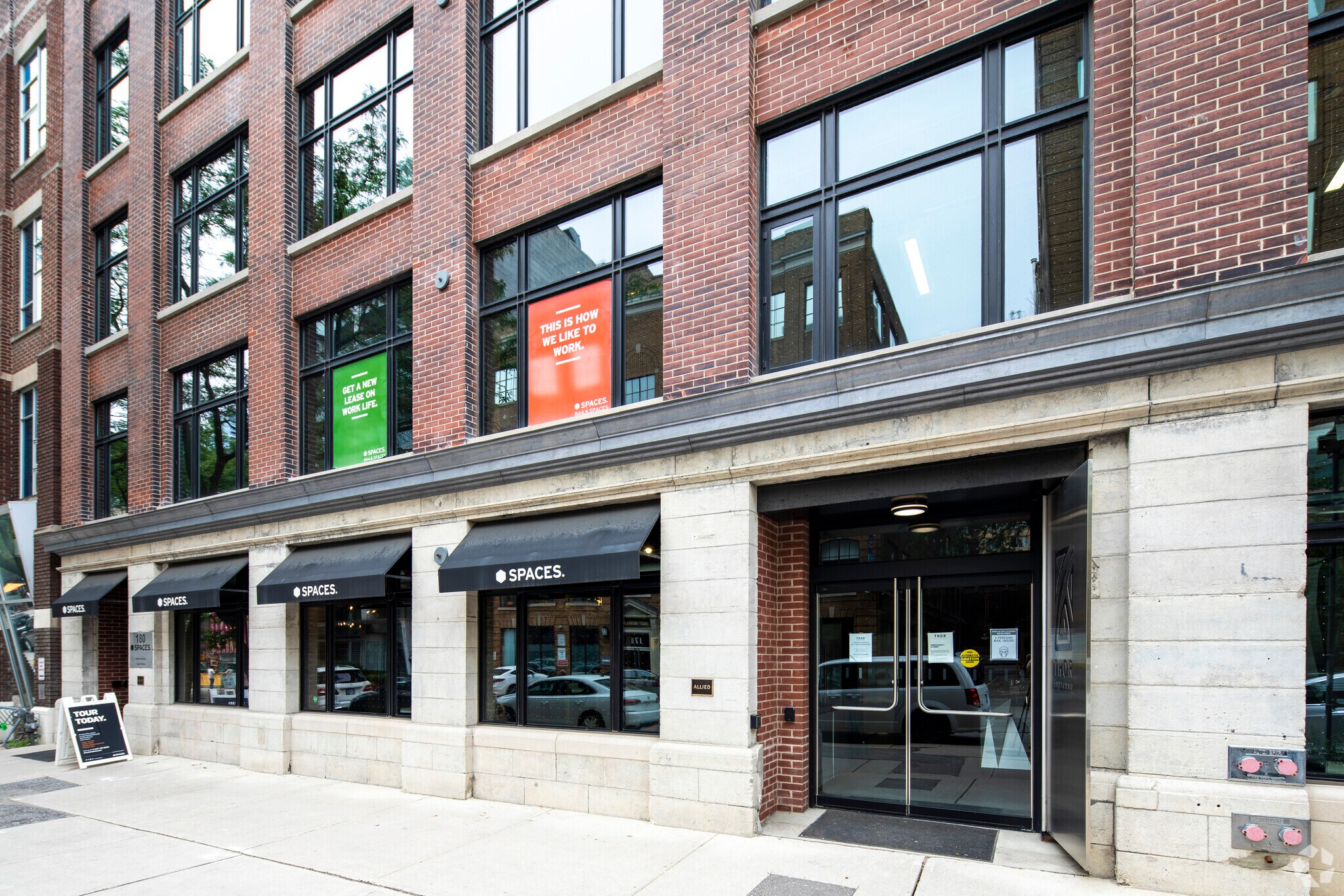 176180 John St, Toronto, ON M5T