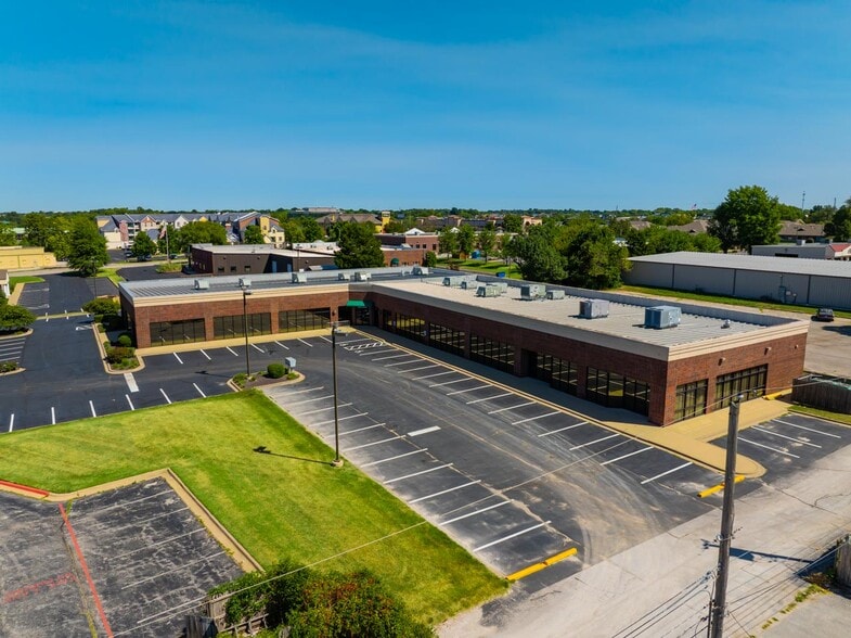 4124 S McCann Ct, Springfield, MO for sale - Building Photo - Image 2 of 44