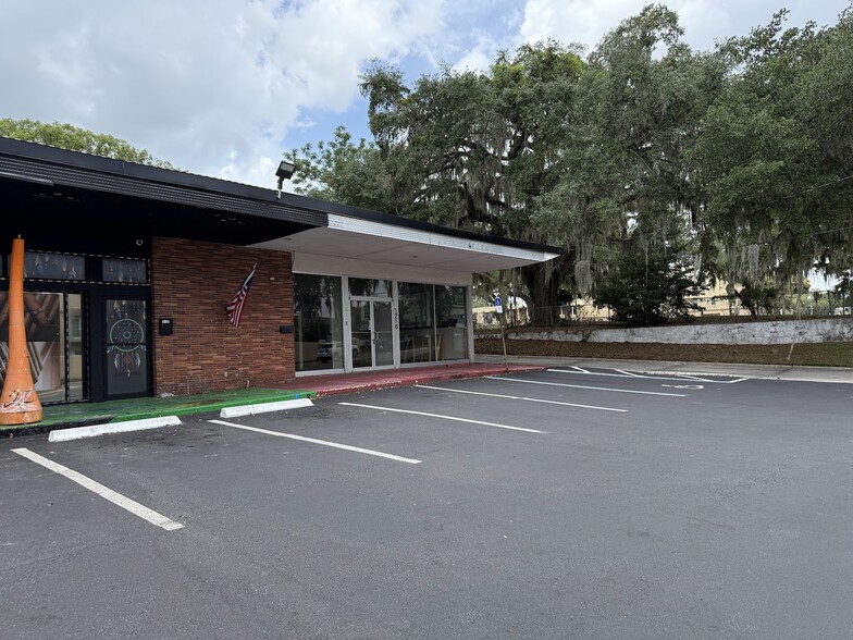 1216 E Silver Springs Blvd, Ocala, FL for lease - Building Photo - Image 2 of 7
