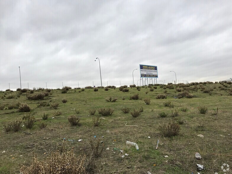 Calle Perales del Río, Madrid, Madrid for lease - Building Photo - Image 1 of 2