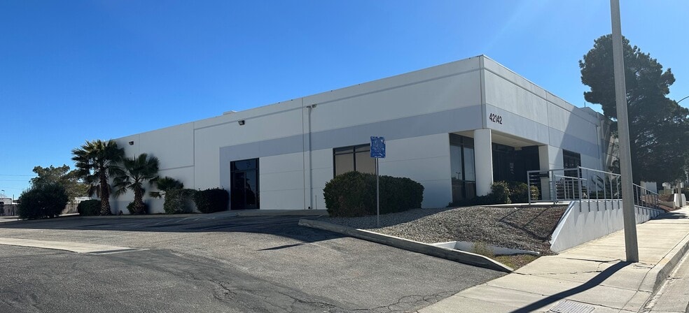 42142 7th St W, Lancaster, CA for lease - Building Photo - Image 2 of 4
