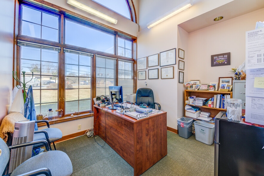 48 Route 6, Yorktown Heights, NY for lease - Interior Photo - Image 3 of 28