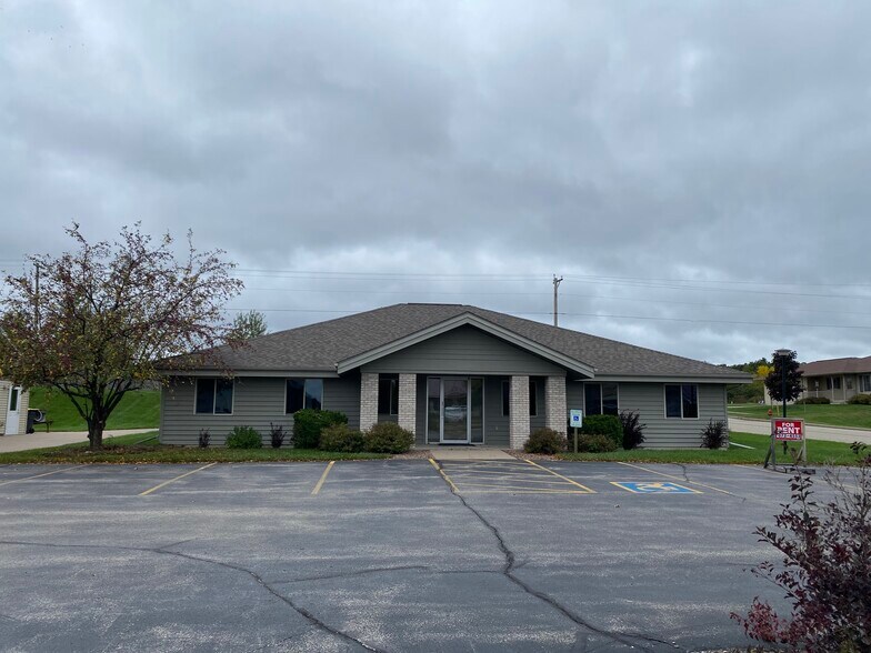 1216 Mark Ave, Tomah, WI for sale - Primary Photo - Image 1 of 1