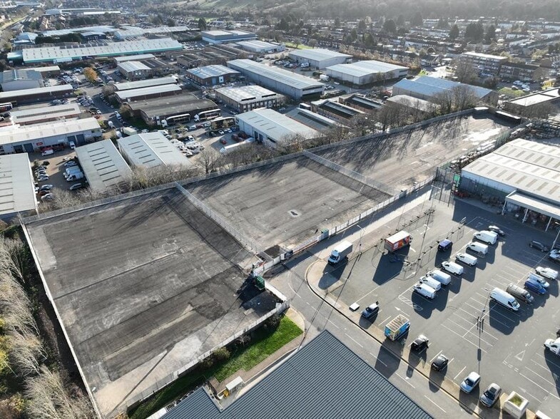 Dallow Road, Luton for lease - Building Photo - Image 3 of 21