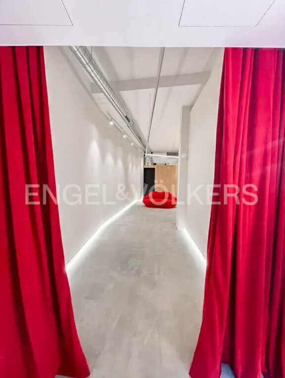 Barcelona, BAR 08003 - Unit 1 - - Interior Photo - Image 2 of 5