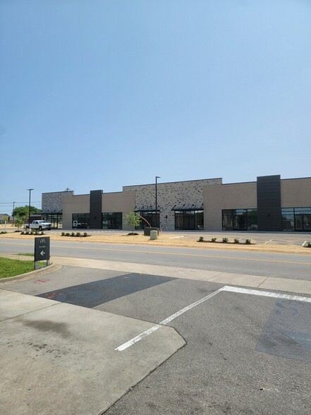 3900 Hollingwood Blvd, Clarksville, TN for lease - Building Photo - Image 2 of 6