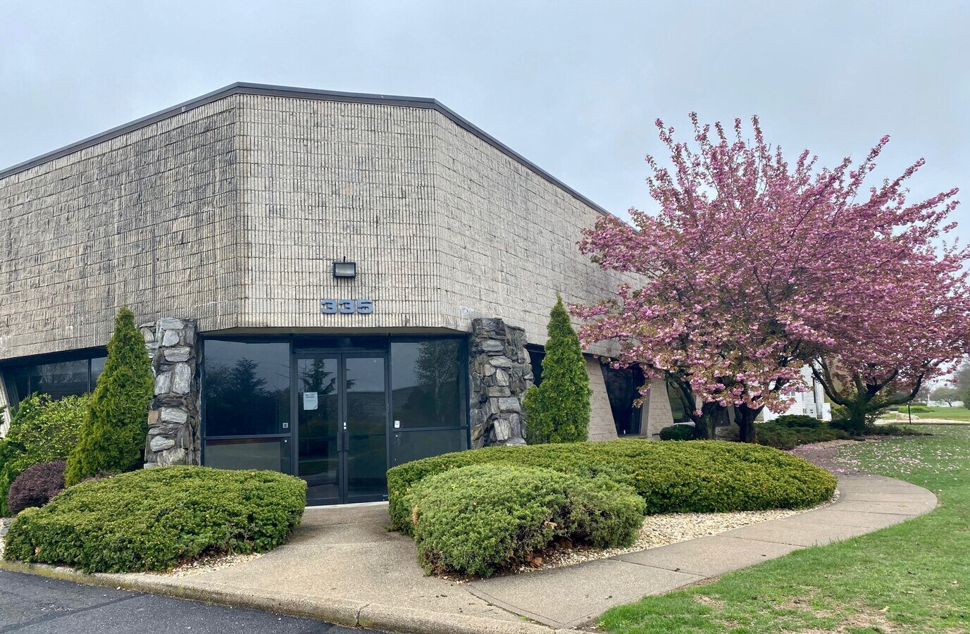 335 Oser Ave, Hauppauge, NY 11788