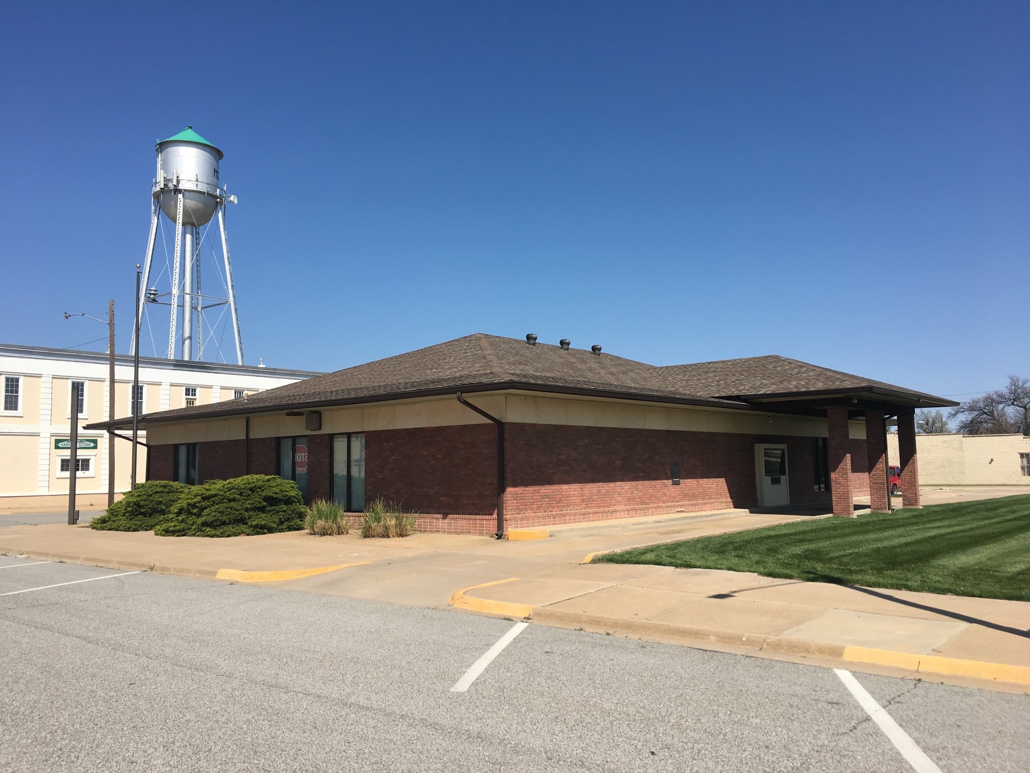 100 N Ohio St, Mount Hope, KS for sale Building Photo- Image 1 of 1