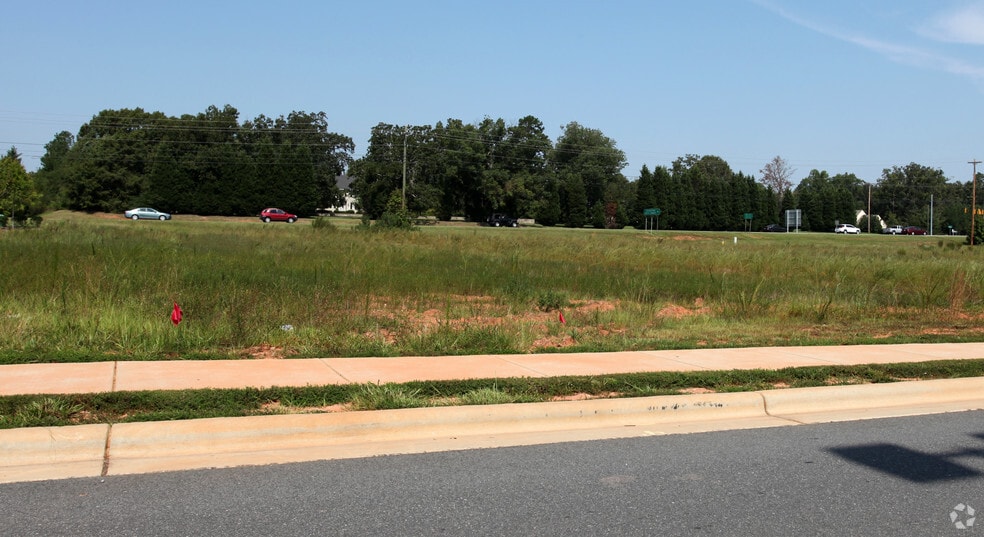 1005 Stadium Dr, Wake Forest, NC for lease - Building Photo - Image 2 of 3