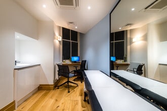 42 Harley St, London for lease Interior Photo- Image 2 of 4