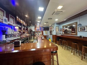 Retail in Barcelona, Barcelona for lease Interior Photo- Image 1 of 3