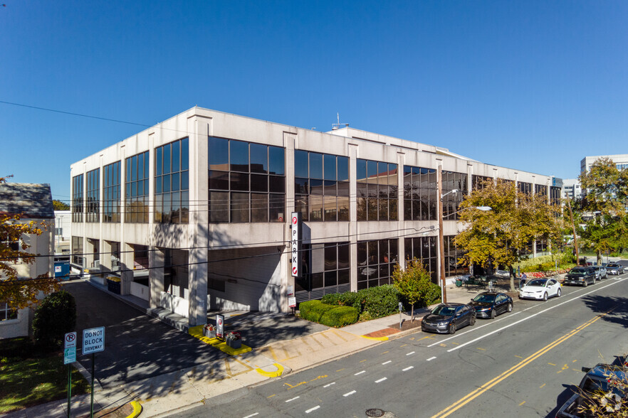 4400 Jenifer St NW, Washington, DC for lease - Building Photo - Image 2 of 5