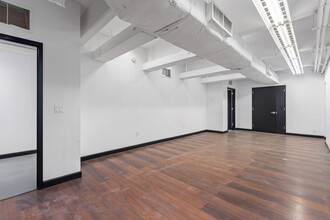 11-17 43rd Ave, Long Island City, NY for lease Building Photo- Image 1 of 4