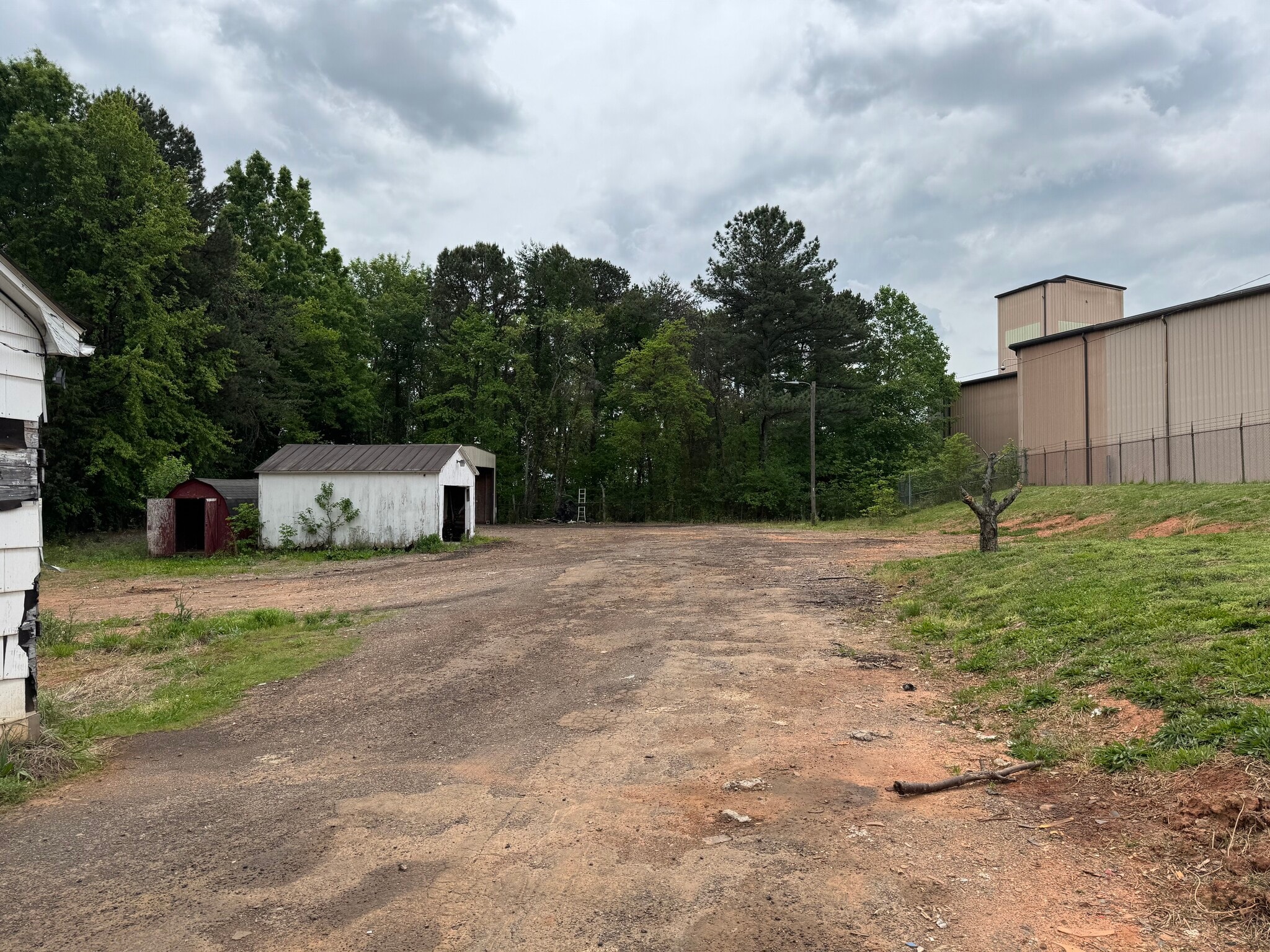 1300 N Hoskins Rd, Charlotte, NC for lease Building Photo- Image 1 of 3