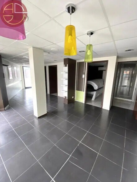 Retail in Blagnac for sale - Interior Photo - Image 1 of 5