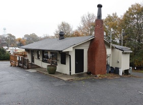 659 Atlanta St, Roswell GA - Bar