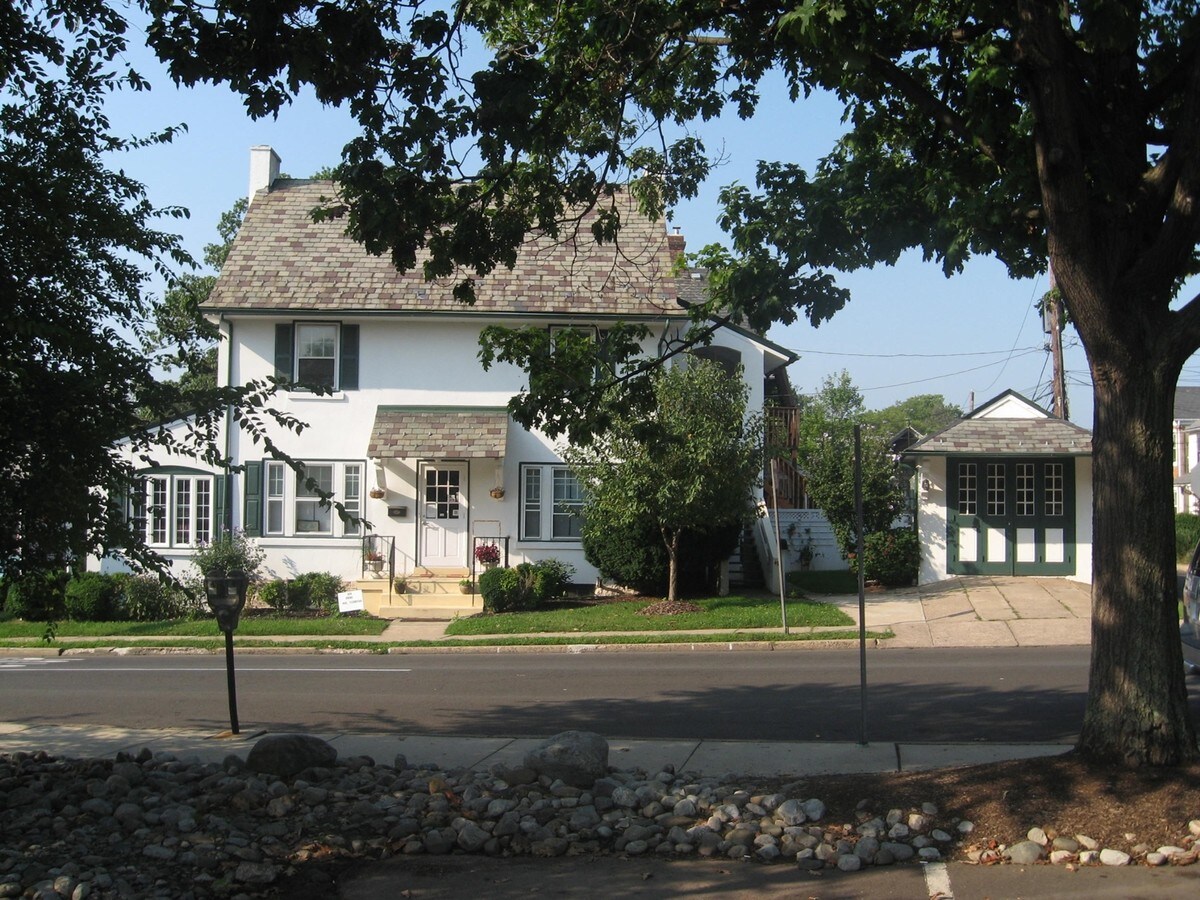 47 W Oakland Ave, Doylestown, PA 18901 Property Record