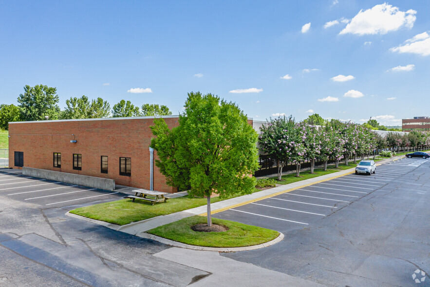 601 Mainstream Dr, Nashville, TN for lease - Primary Photo - Image 2 of 9