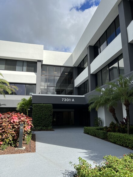 7301 W Palmetto Park Rd, Boca Raton, FL for lease - Building Photo - Image 1 of 7