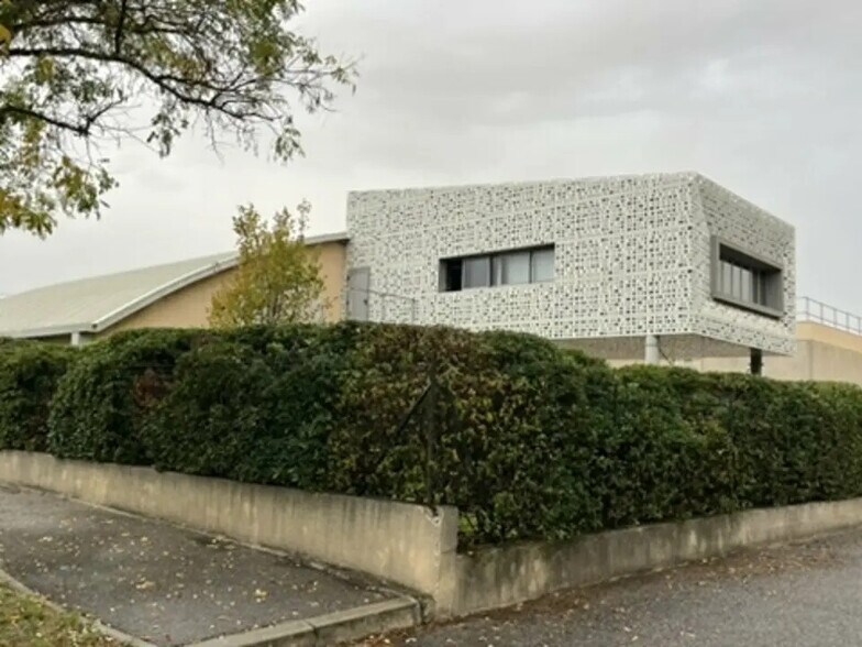 Office in LES MILLES for lease - Building Photo - Image 2 of 4