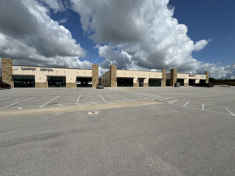 201 St Joseph Unit 500 & Unit 400 ct, Liberty Hill, TX for lease - Building Photo - Image 2 of 2